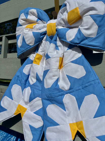 Daisy Hand Pieced REVERSIBLE Bow Door Hanger