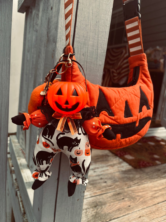 Handmade Halloween Pumpkin Sitter Bag Charm/ Keychain (nostalgia / vintage)