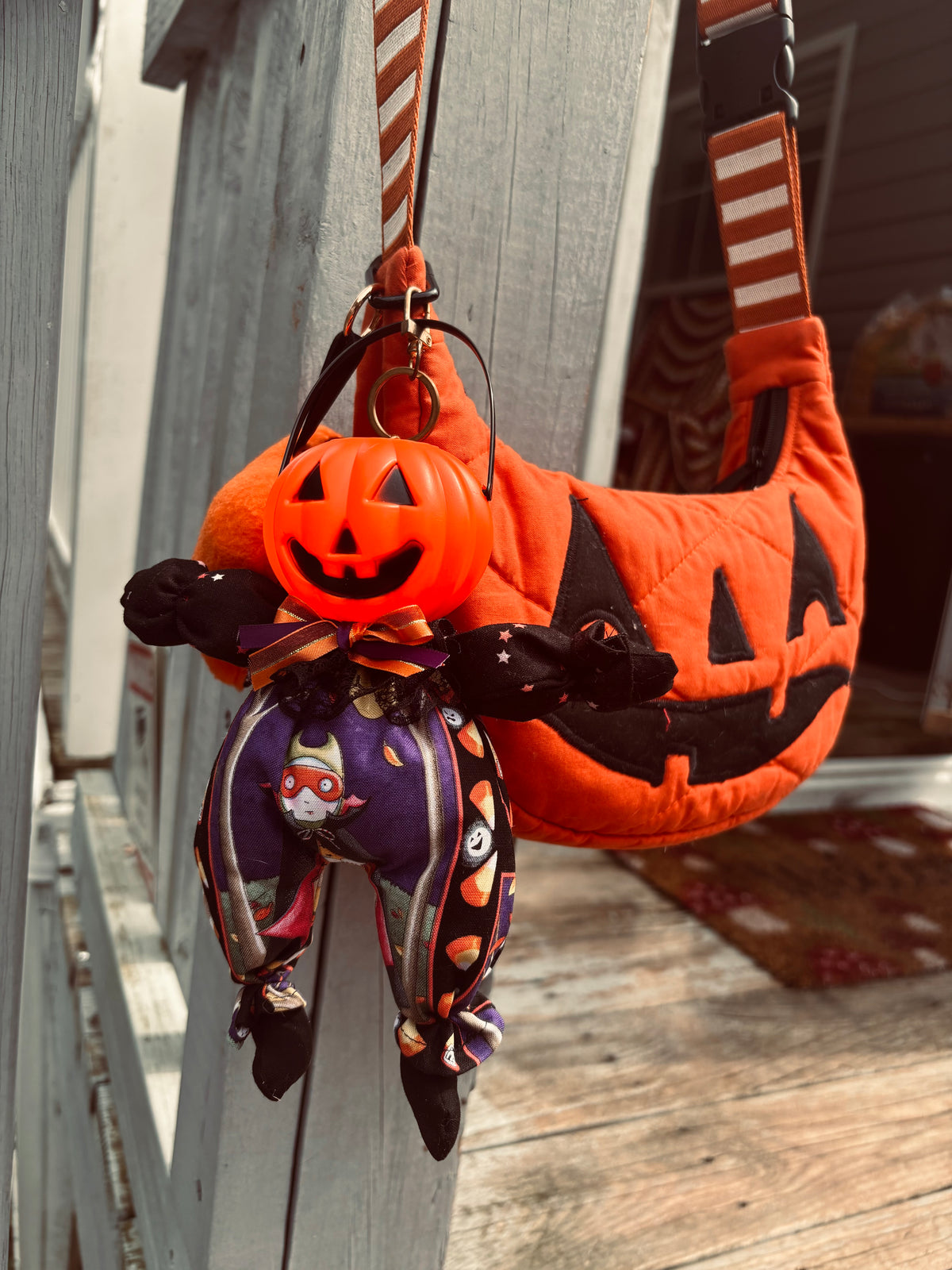 Handmade Halloween Pumpkin Sitter Bag Charm/ Keychain (nostalgia / vintage)