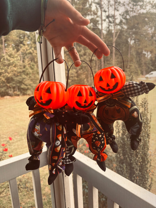 MYSTERY Handmade Halloween Pumpkin Sitter Bag Charm/ Keychain (nostalgia / vintage)
