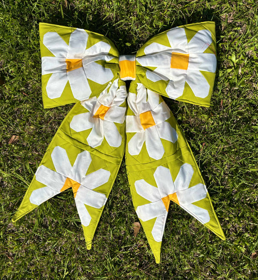 Daisy Hand Pieced Groovy REVERSIBLE Bow Door Hanger