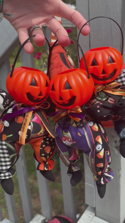 Handmade Halloween Pumpkin Sitter Bag Charm/ Keychain (nostalgia / vintage)